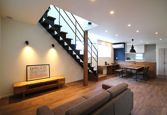 ソフトインダストリアルで統一されたデザインの家　住宅　新築　工務店　ハウスメーカー
